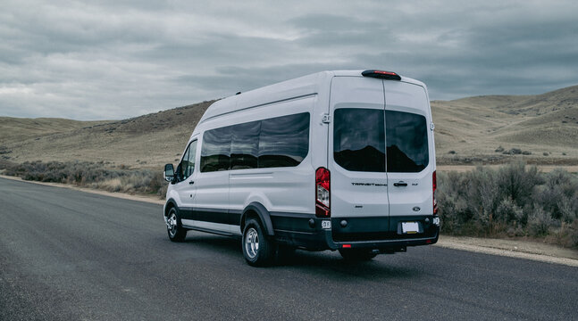 White Ford Transit XLT, 2026