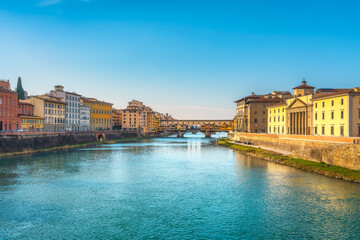Obraz premium Ponte Vecchio and Arno River Cityscape in Florence, Italy