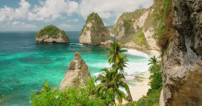 Famous Diamond Beach landscape with limestone cliffs and turquoise ocean waves in Nusa Penida