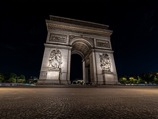 Fototapeta premium Arc de triomphe illuminating parisian night: majestic monument in france