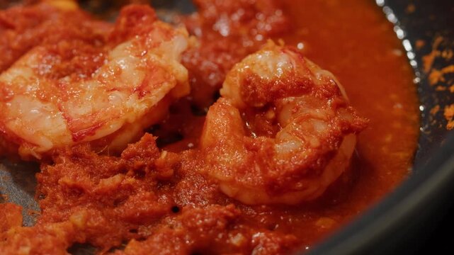Tamarind red prawn curry cooking, shrimps in tomato ginger sauce, asian kitchen, Chinese restaurant.