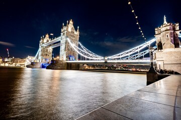 Obraz premium The Tower Bridge in London on a Weekend Night