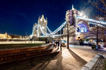 Obraz premium The Tower Bridge in London on a Weekend Night