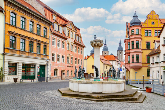 Lutherstadt Eisleben, the fountain Knappenbrunnen and the house 41 Sangerh&auml;user Stra&szlig;e