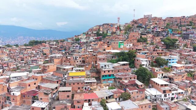 ESCALERAS ELECTRICAS COMUNA 13 MEDELLIN COLOMBIA