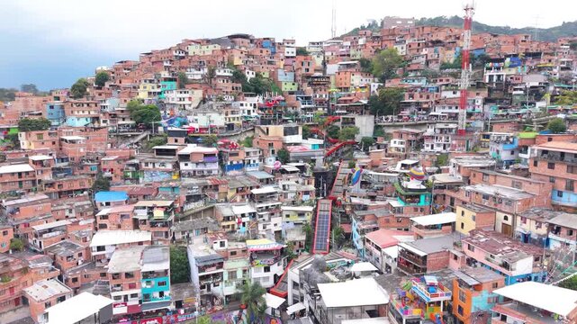ESCALERAS ELECTRICAS COMUNA 13 MEDELLIN COLOMBIA