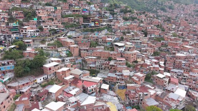 ESCALERAS ELECTRICAS COMUNA 13 MEDELLIN COLOMBIA