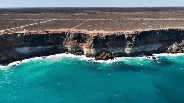 South Australia coastline &ndash; 4K aerial drone footage of dramatic limestone cliffs, deep blue ocean and vast wilderness along the Great Australian Bight