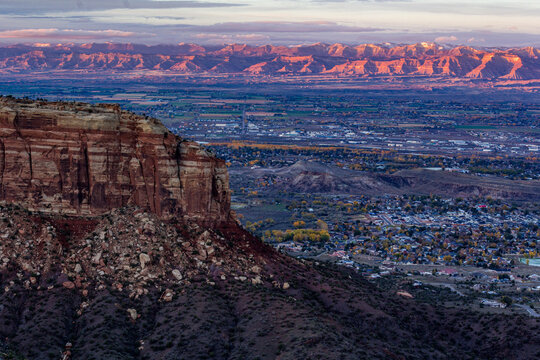 Canyon sunset over the city, photo, Grand Junction, Colorado