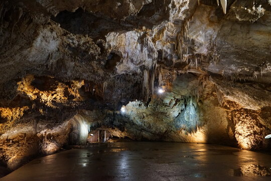 Explore Lipa Cave Montenegro &ndash; Extensive Cave Halls and Geological Formations