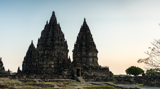  templo Prambanan al atardecer 