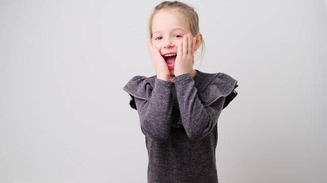 Portrait surprised teen girl shocked joyful kid with amazement on face by unexpected good news look at camera touch head happy cute child preschooler receive surprise 