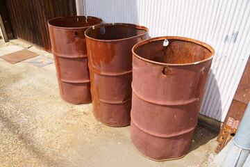 錆びたドラム缶