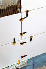 The process of laying wall tiles, preparation and organization of work