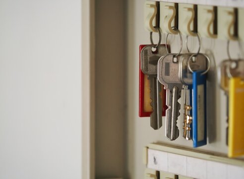 キーボックスにかけられた古い鍵