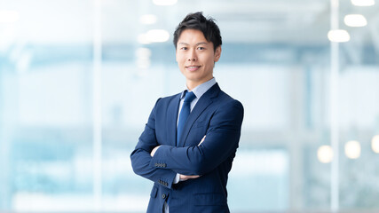 自信を持って前を見据える日本人ビジネスマン, Confident Japanese Businessman...
