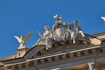 Obraz premium Sculptural Detail on a Historic Building Facade at Piazza Venezia Rome