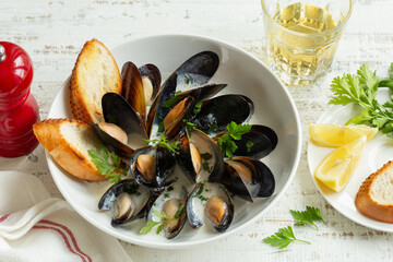 mussels with creamy garlic sauce