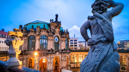 Fototapeta premium Baroque Grandeur: Zwinger Palace and Sculpture in Dresden at Dusk