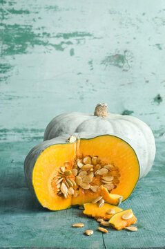 Whole and sliced Cucurbita maxima