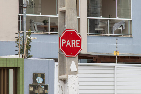 Placa de para em via p&uacute;blica