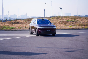 Obraz premium Chinese brand cars using Huawei's intelligent driving system are currently undergoing testing and trial drives.