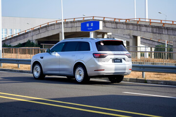 Obraz premium Chinese brand cars using Huawei's intelligent driving system are currently undergoing testing and trial drives.