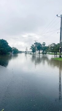 Heavy rain and flooding submerge a main road between Batticaloa and Polonnaruwa, causing transportation disruptions and reflecting the impact of extreme weather in Sri Lanka. vertical video.