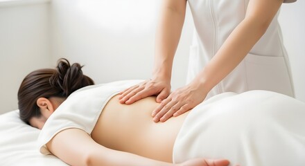 Obraz premium A woman getting a back massage in a white shirt