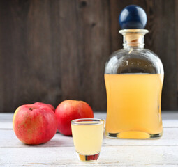 Ocet jabłkowy domowej roboty © Hanna