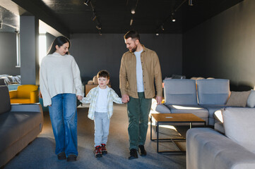 Naklejka premium Family choosing furniture in modern store for home