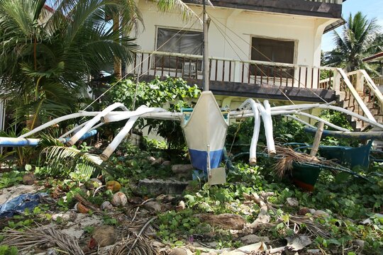 Old faulty broken Filipino boats.