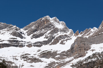 Naklejka premium Paisajes nevados de Ordesa y Monte Perdido