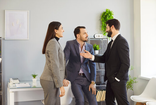Office people talk, colleagues wearing business attire, engaged in informal conversation or discussion in modern meeting room setting, everyday chatter, discussing, sharing in social communication