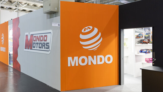 Messestand der Firma Mondo mit dem Bereich Mondo Motors &ndash; aufgenommen auf der Spielwarenmesse in N&uuml;rnberg. 