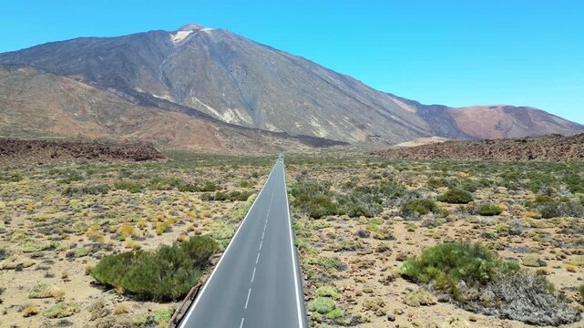 droga prowadząca do wulkanu Teide na Teneryfie. Wyspy Kanaryjskie, Hiszpania, Europa