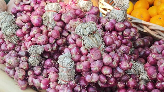 Organic shallots in the market.