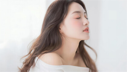 目を閉じてリラックスする美しい日本人女性