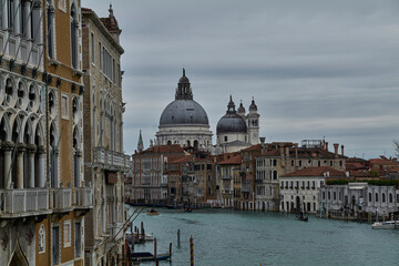 Naklejka premium Scenic view of Grand Canal and Santa Maria della Salute basilica in Venice