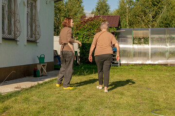 women meet and discuss the apple harvest