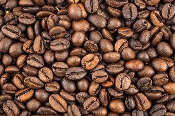Obraz premium Top view of roasted coffee beans background texture.