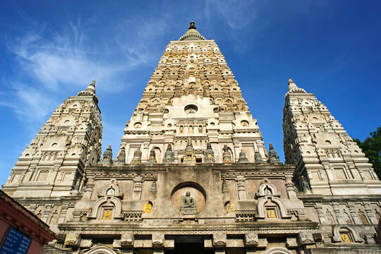 buddhist temple in bodh gaya