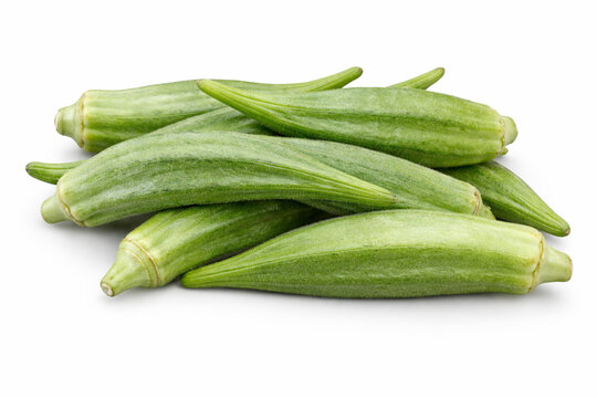 Gombos frais isol&eacute;s sur fond blanc