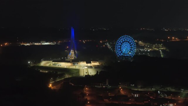 Puerto Iguaz&uacute; night panorama with Ponte da Integra&ccedil;&atilde;o, Marco das Tr&ecirc;s Fronteiras and Yup Star: Roda Gigante de Foz do Igua&ccedil;u