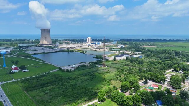 Davis&ndash;Besse Nuclear Power Station operating near Lake Erie, Ohio, generating clean energy - This power plant had a near meltdown in 2002