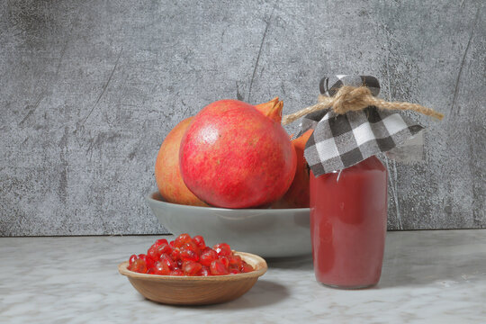 granada fruta de temporada oto&ntilde;o  