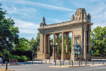 Obraz premium Charlottenburger Tor, a grand Neo-Baroque gateway that serves as a historic entrance to the Charlottenburg district in Berlin, Germany.
