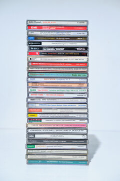 Kent, uk 01.01.2025 Classical music CD Bundle 28 cd bundle. classical music various opera and classical music compilations. Old cd dvd music memorabilia.