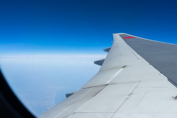 飛行機から見る青空