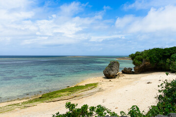 沖縄　本島　エメラルドビーチ　岩